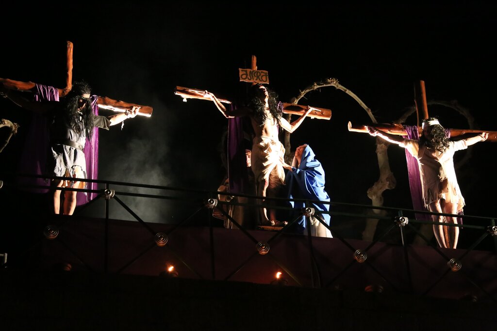Representação da Via Sacra ao vivo é um dos momentos altos das celebrações da Semana Santa
