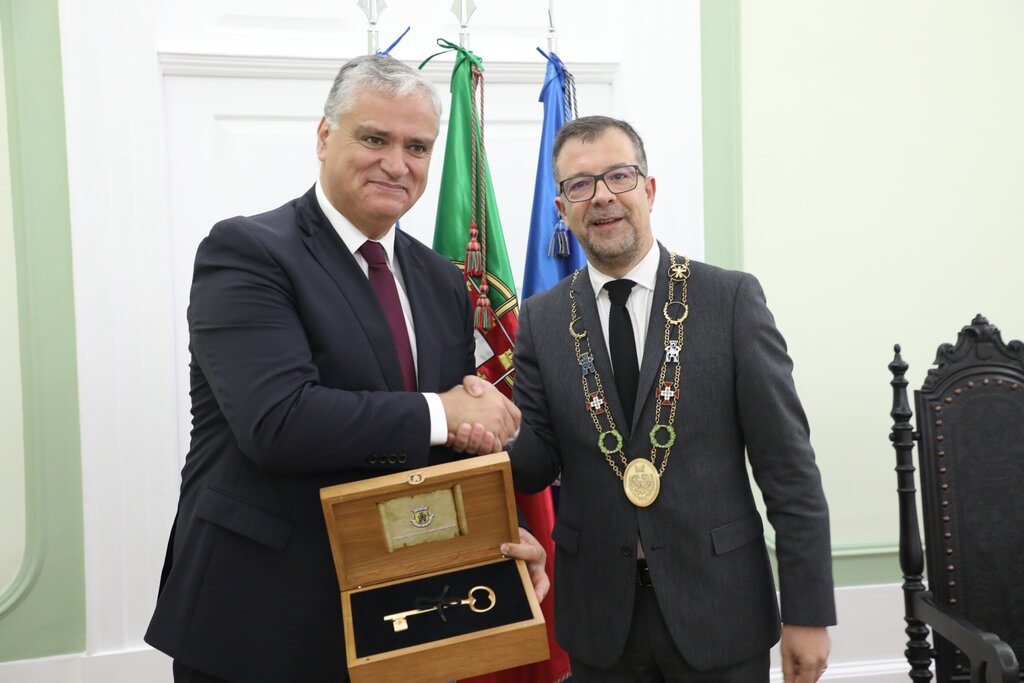 Presidente do Comité das Regiões Europeu recebe chave de Honra da Villa de Torre de Moncorvo