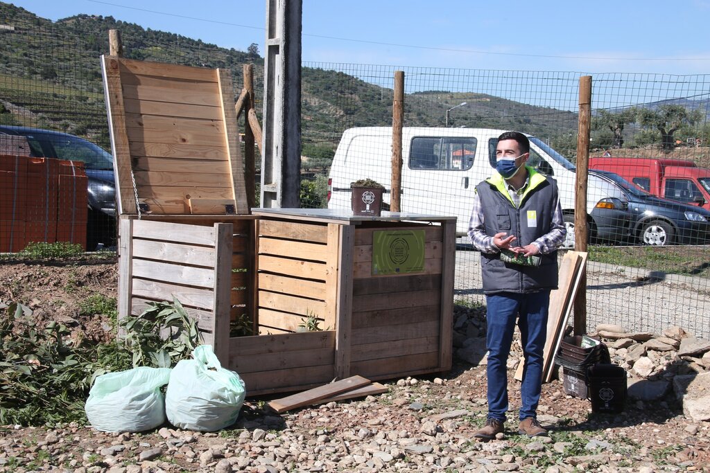 Ação de sensibilização sobre compostagem para utilizadores das Hortas Comunitárias de Torre de Mo...
